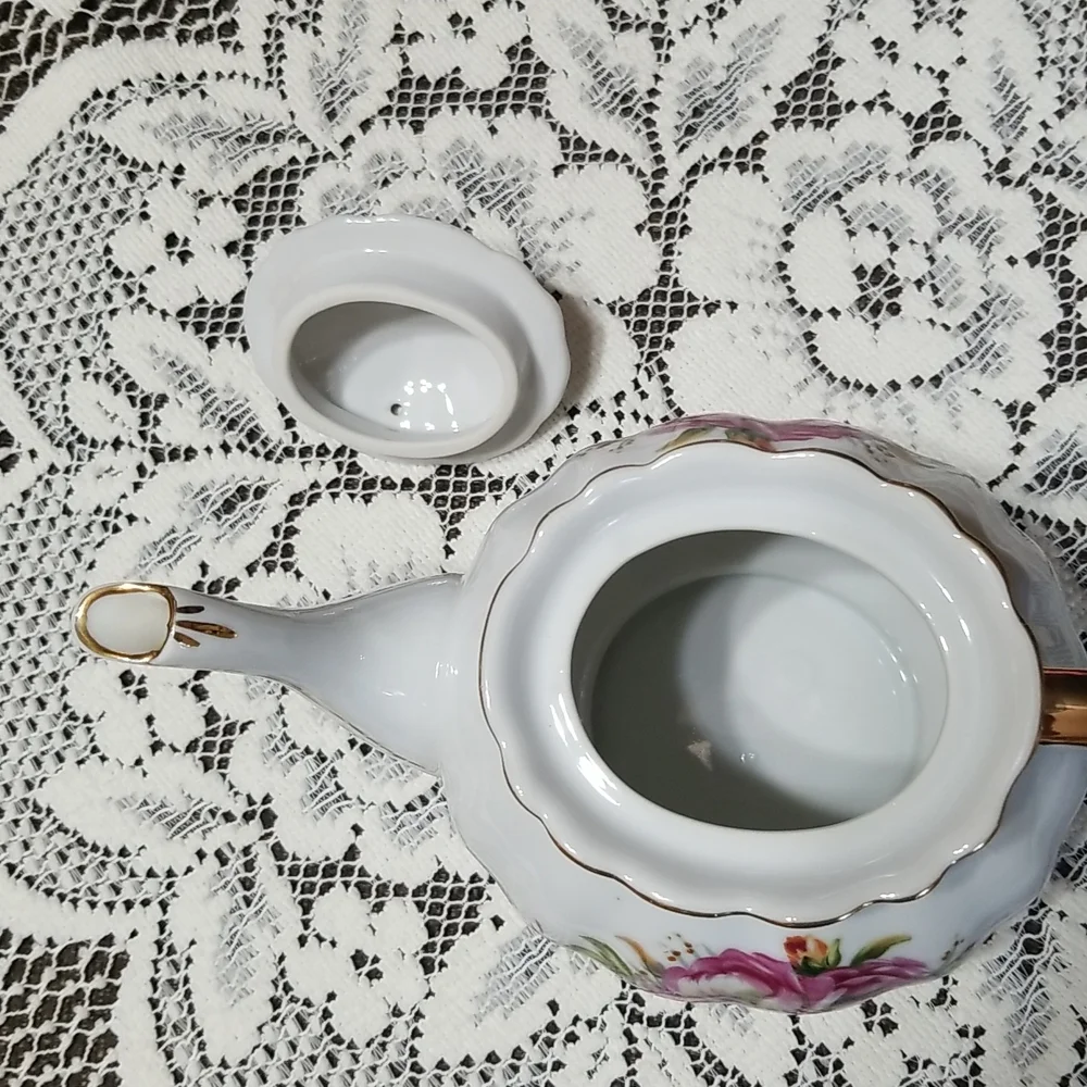 Vintage  Tea pot. - Picture 4 of 9